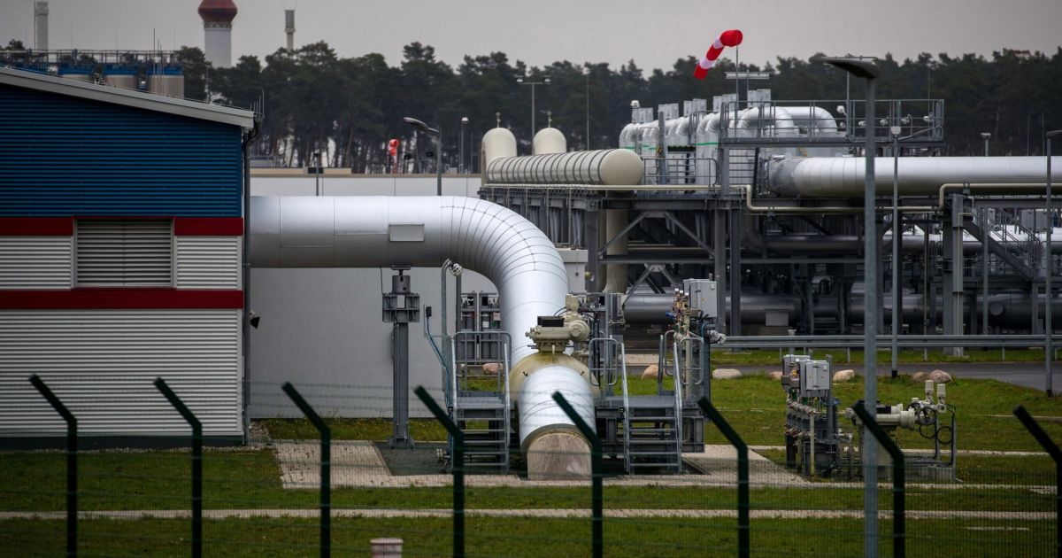 Nord Stream 2, la Germania sospende l'autorizzazione del gasdotto: prima 'sanzione per Mosca'