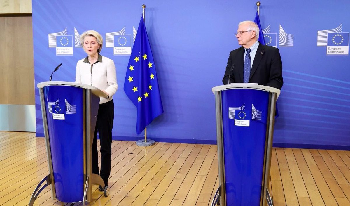 Ucraina, la Ue dura con Putin: "Fermiamo Rt e Sputnik usate per diffondere bugie e dividere l'Unione"