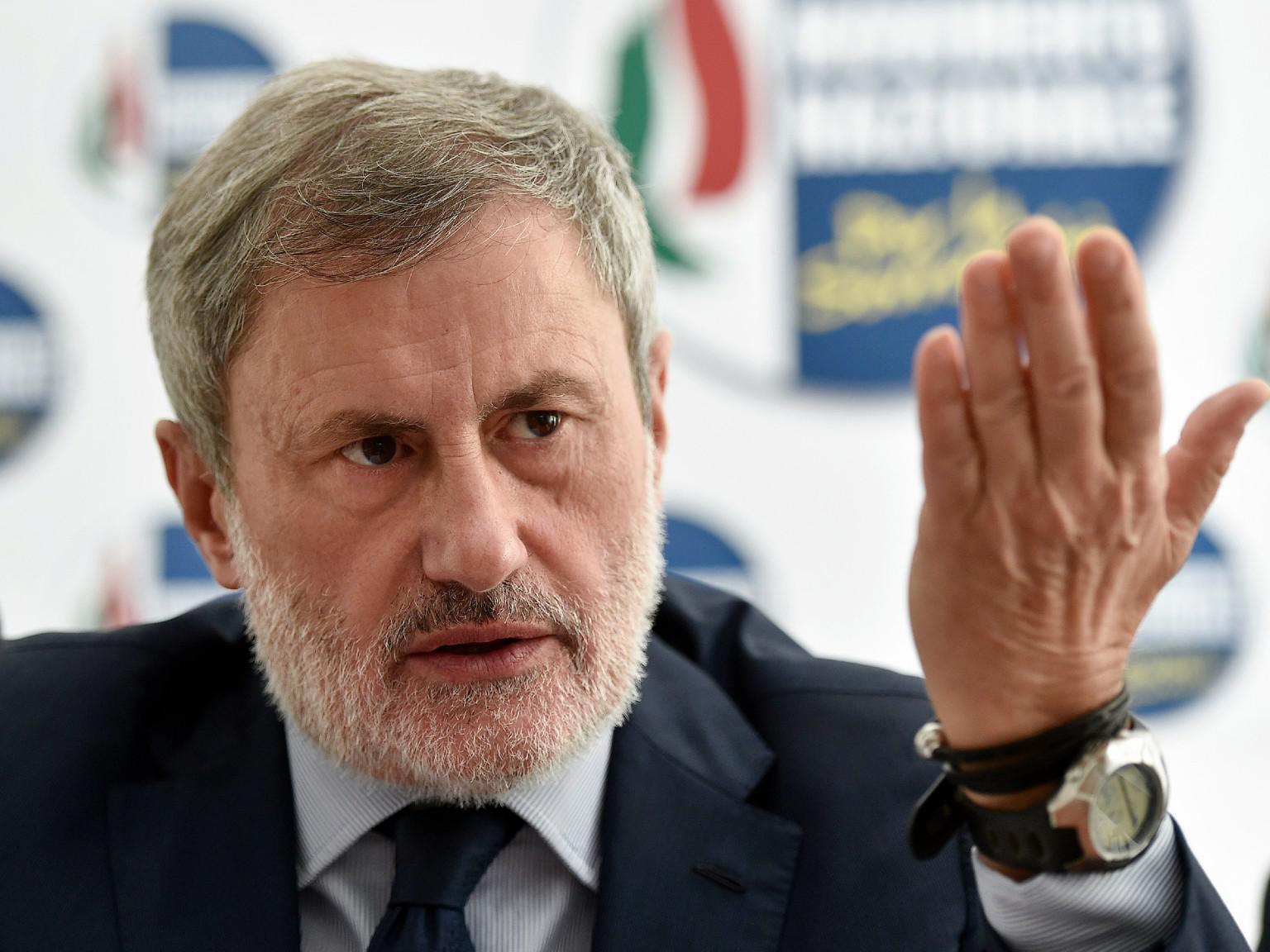 Caso Vannacci, Alemanno contro Crosetto: "Si è piegato al politicamente corretto"
