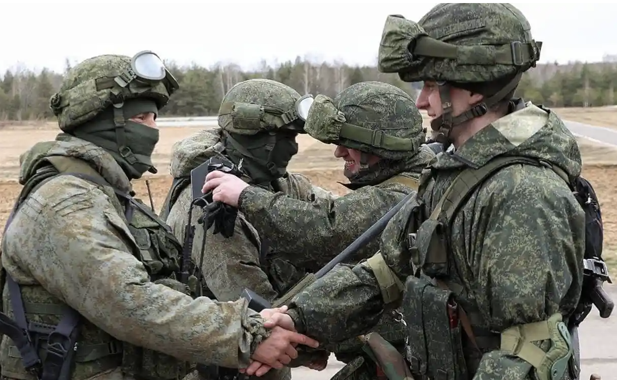 Ucraina, la guerra e i profeti di sventura: le sparate di Johnson e la disinformatia imperante