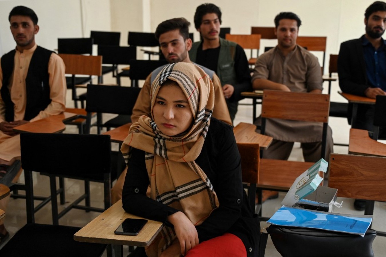In Afghanistan si va a passo di gambero: riaprono le università ma le donne in aule separate In Afghanistan si va a passo di gambero: riaprono le università ma le donne in aule separate