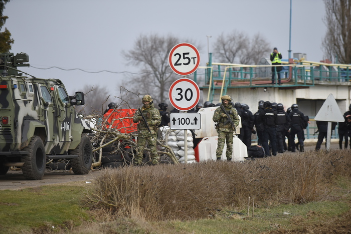 Special tactical training exercises in the Kherson area, South Ukraine Anche la Spagna richiama i suoi cittadini dall'Ucraina: "Lasciate il Paese al più presto"