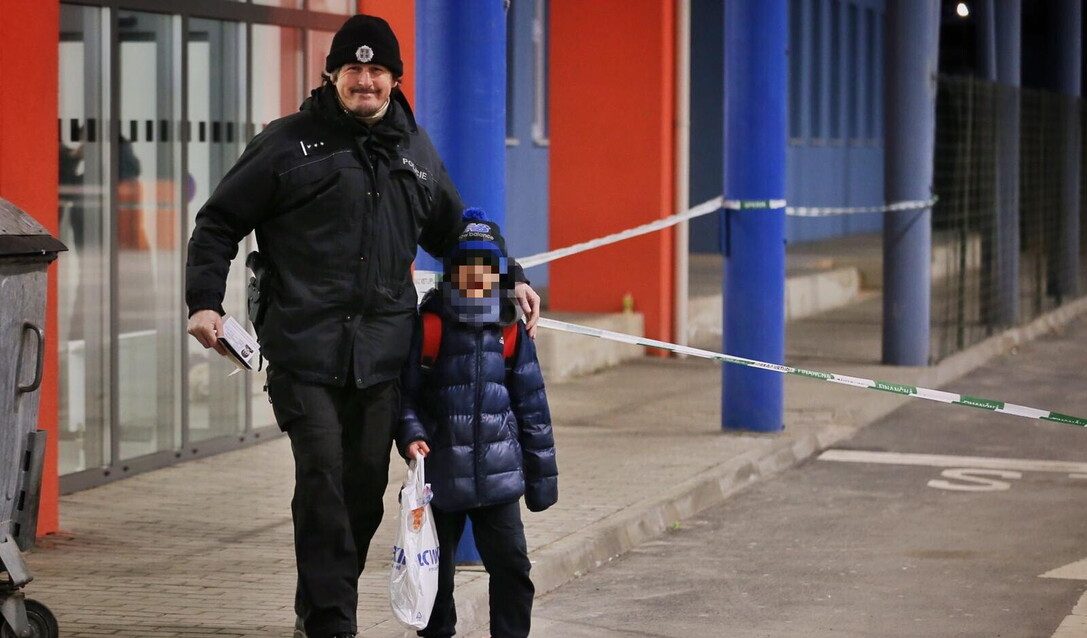 Ucraina, bambino di 11 anni scappa dalla guerra e raggiunge da solo in treno la Slovacchia Ucraina, bambino di 11 anni scappa dalla guerra e raggiunge da solo in treno la Slovacchia