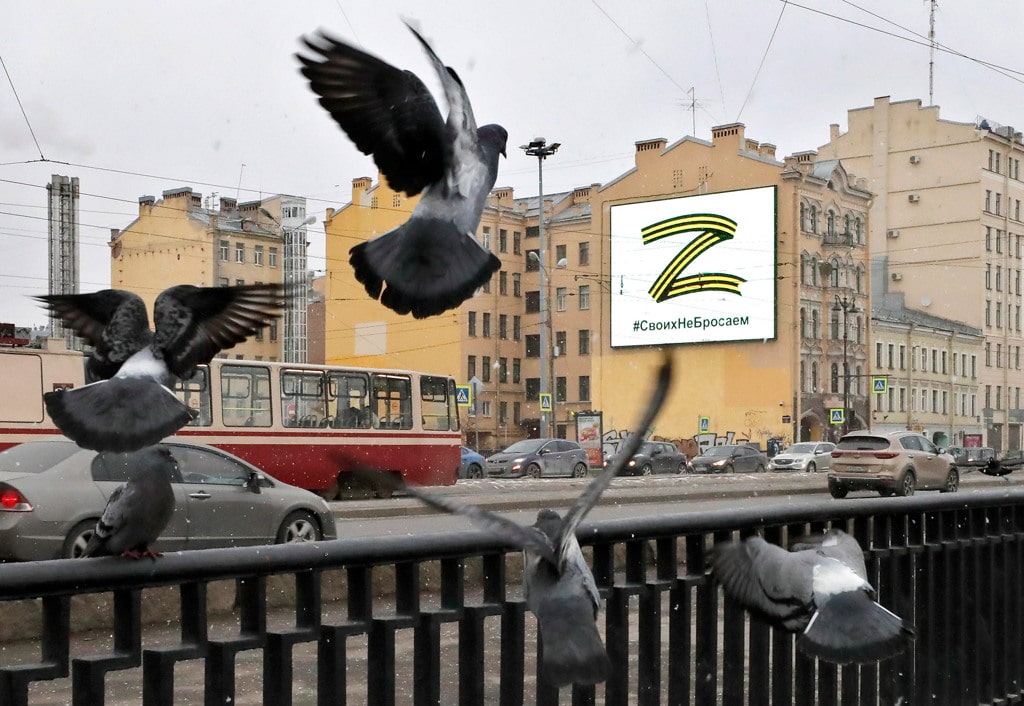 Ucraina, la richiesta di Kiev: "Rendere reato penale l'uso del simbolo 'Z' che mostra sostegno alla guerra". Ucraina, la richiesta di Kiev: "Rendere reato penale l'uso del simbolo 'Z' che mostra sostegno alla guerra".