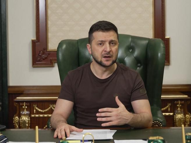 Zelensky a Duda:  "Se l'Ucraina non riceverà aerei militari, la Russia potrebbe minacciare i paesi vicini"
