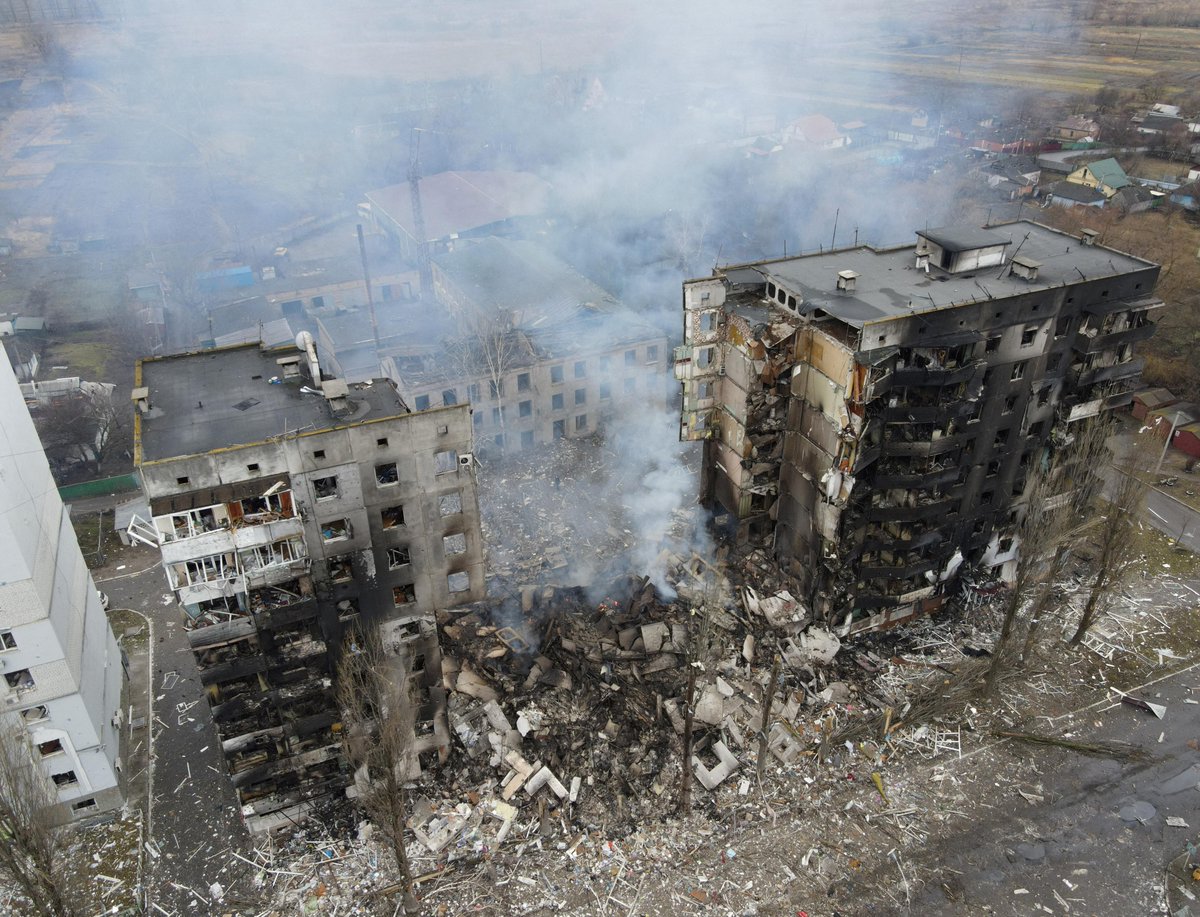 Ucraina, strage a  Borodyanka: cento persone sotto le macerie dopo un bombardamento russo
