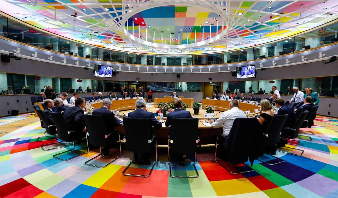 Ucraina, l'Ue adotta il quarto pacchetto di sanzioni. Sull'acciaio Mosca perde 3,3 miliardi Ucraina, l'Ue adotta il quarto pacchetto di sanzioni. Sull'acciaio Mosca perde 3,3 miliardi