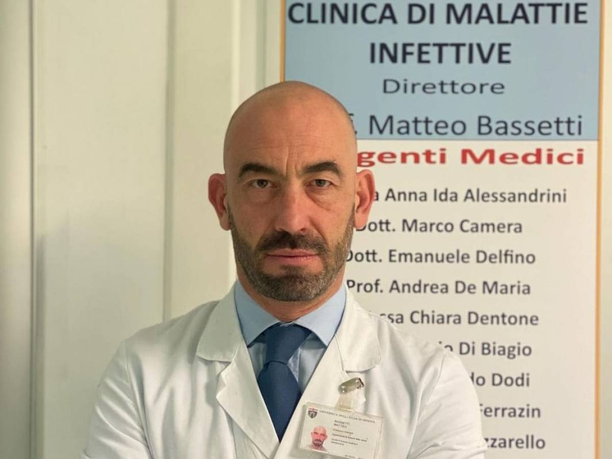 Covid, Bassetti: "Anacronistica mascherina per tutti ma per i fragili resta molto utile"