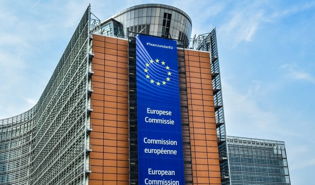 Ucraina, Ue: "Vanno aboliti i passaporti d'oro che usano i russi". Ecco di cosa si tratta Ucraina, Ue: "Vanno aboliti i passaporti d'oro che usano i russi". Ecco di cosa si tratta