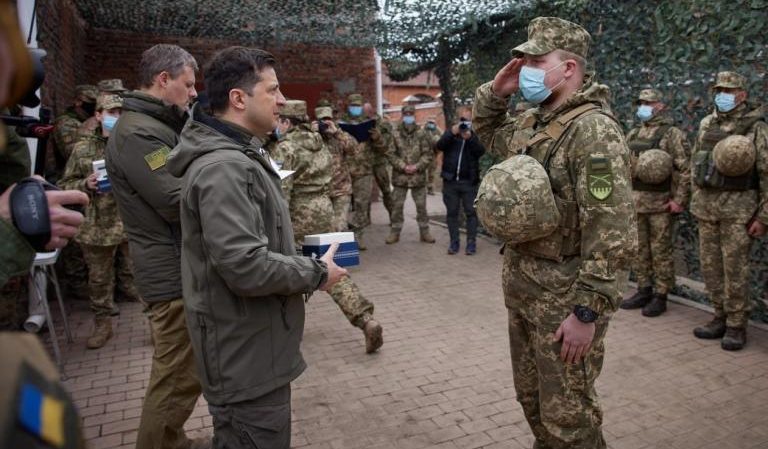 Ucraina, legione internazionale: 400 svedesi disposti ad arruolarsi dopo l'appello di Zelensky Ucraina, legione internazionale: 400 svedesi disposti ad arruolarsi dopo l'appello di Zelensky