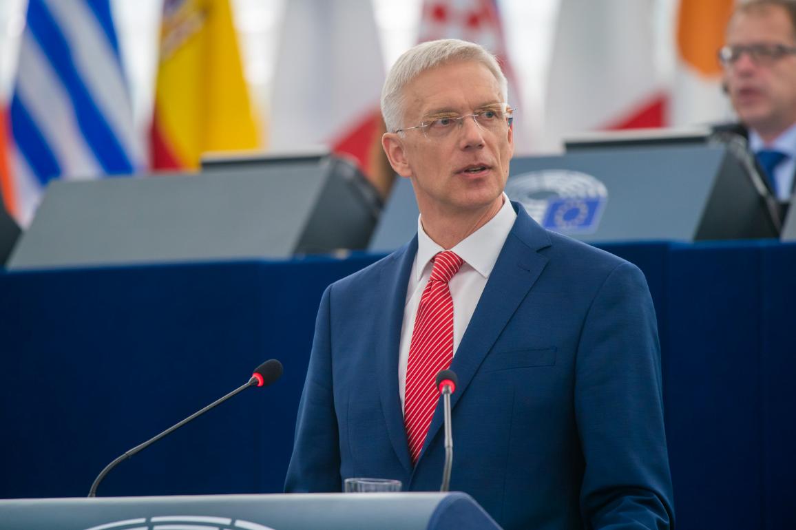 arturs-karins Ucraina, il premier della Lettonia: "La Ue consideri sanzioni sulle importazioni di energia dalla Russia"