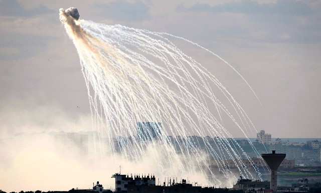 bombe-fosforo-bianco-effetti Bombe al fosforo bianco: gli effetti devastanti dell'arma vietata dall'Onu