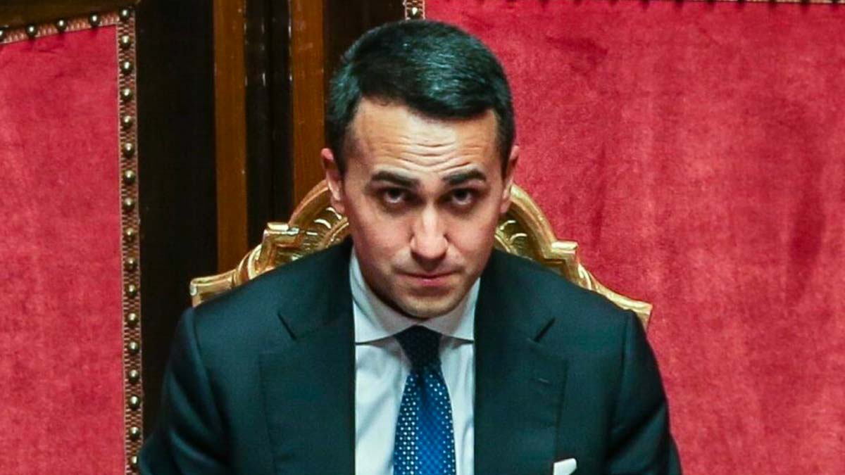 Ucraina, Di Maio corregge il tiro: "No alle offese personali a Putin, ma la sua guerra è atroce"