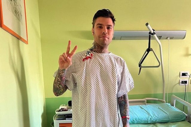 Fedez: "Ho un tumore al pancreas". Le foto dopo l'operazione