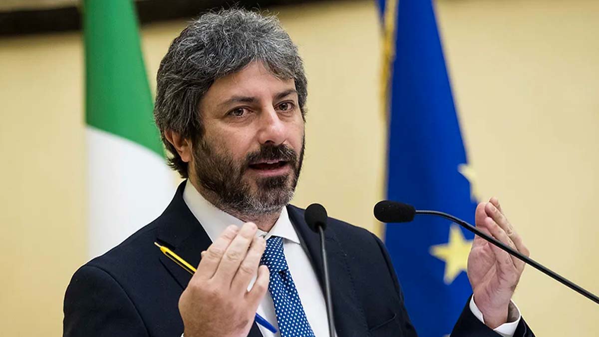 Alpini, Roberto Fico: "Siamo un paese troppo maschilista". La ministra Bonetti: "E' importante denunciare"