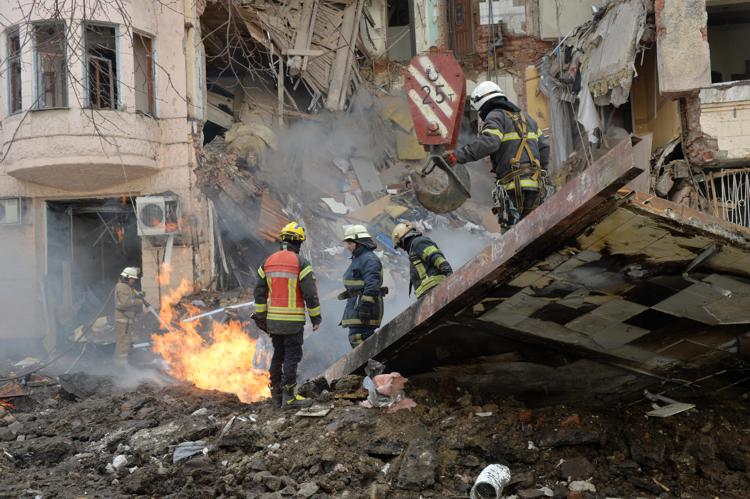 guerra_ucraina_pompieri_afp Russia-Ucraina, a Kiev è stato deciso un coprifuoco di 36 ore