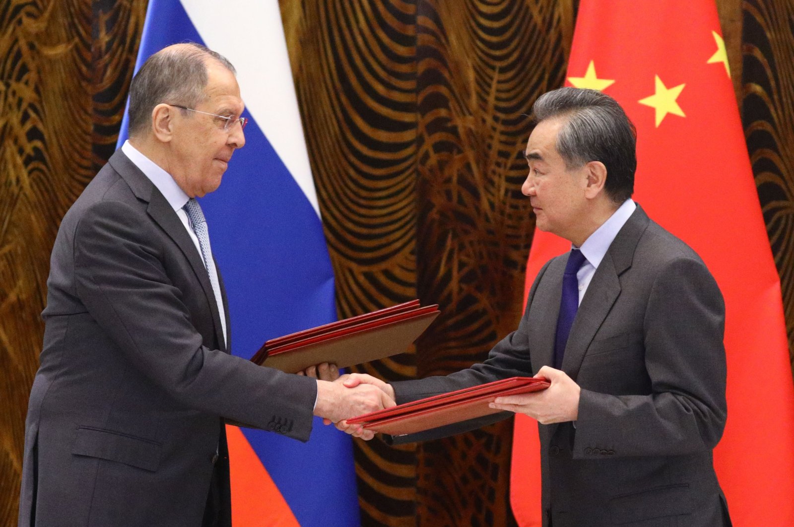 lavrov-wang-yi Vertice Russia-Cina, Lavrov e Wang Yi confermano: "Negli affari globali, parliamo con una sola voce"