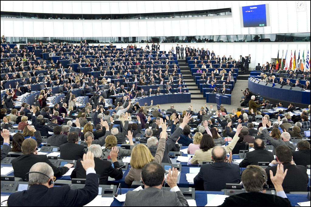 lega-mirino-parlamento-ue La Lega nel mirino della Ue: il Parlamento voterà una risoluzione contro i partiti finanziati dalla Russia