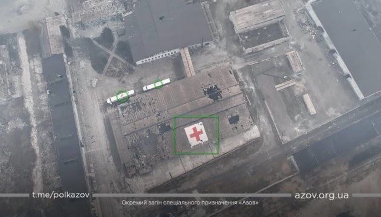 mariupol-croce-rossa- Ucraina, bombardato un edificio della Croce Rossa a Mariupol