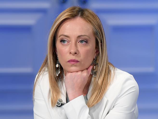 Ucraina, Meloni: "Conte non vuole l'escalation militare? Faccia dimettere Di Maio"