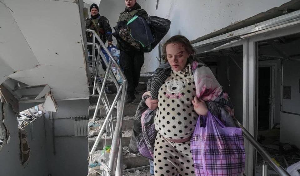 partorito Ucraina, la ragazza col pancione simbolo dell'ospedale di Mariupol bombardato, dà alla luce una bambina