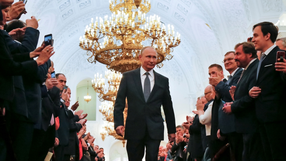 Putin e la cricca cleptomane di ex agenti del Kgb che hanno assunto il controllo della Russia