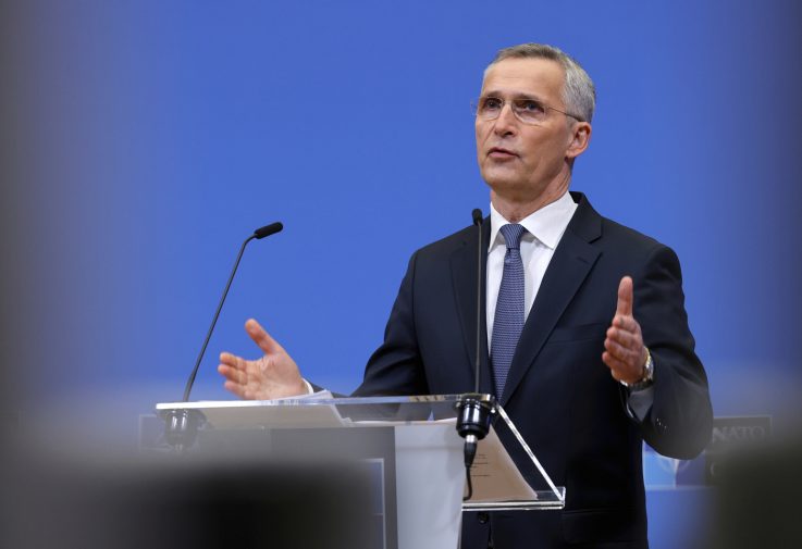 stoltenberg Ucraina, Stoltenberg (Nato): "Evitare l'escalation ma se la Russia usa armi chimiche ci saranno conseguenze"