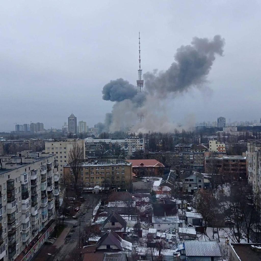 torre-televisione-kiev Ucraina, la torre della televisione di Kiev colpita dai missili russi: oscurate le trasmissioni