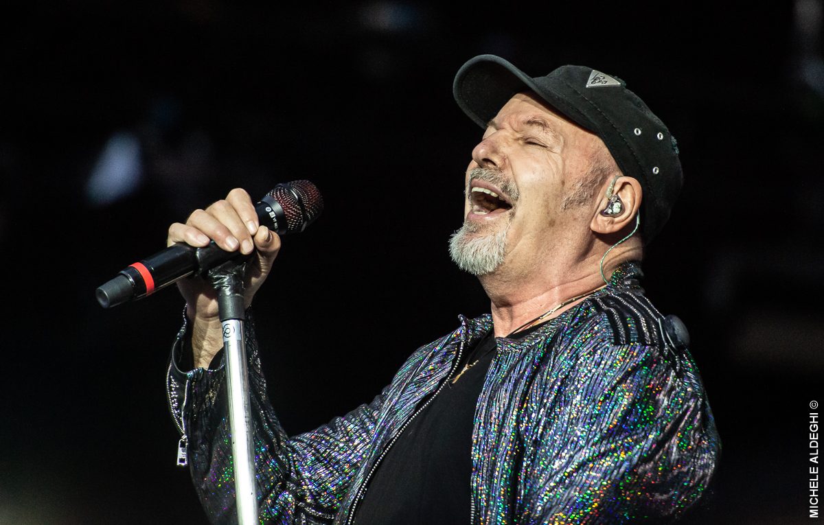 Vasco Rossi, un libro per raccontare la storia del rocker più famoso d’Italia