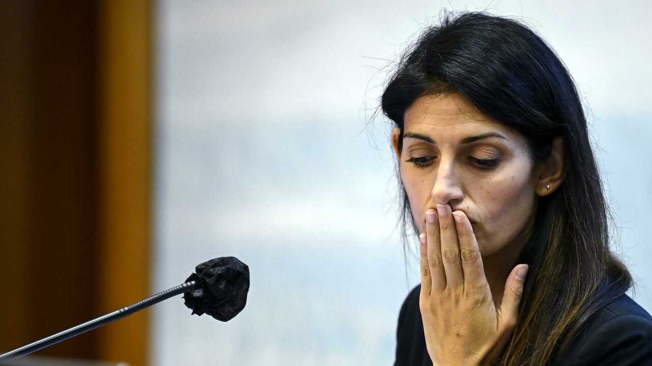 Virginia Raggi sposa la propaganda russa: chat M5s tra complottismo e tesi filo-Putin