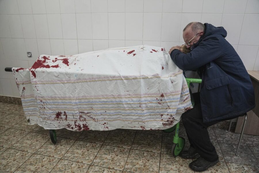 Guerra in Ucraina Ucraina, l'Onu: "Dall'inizio della guerra sono morti 2.000 civili, 71 erano bambini"