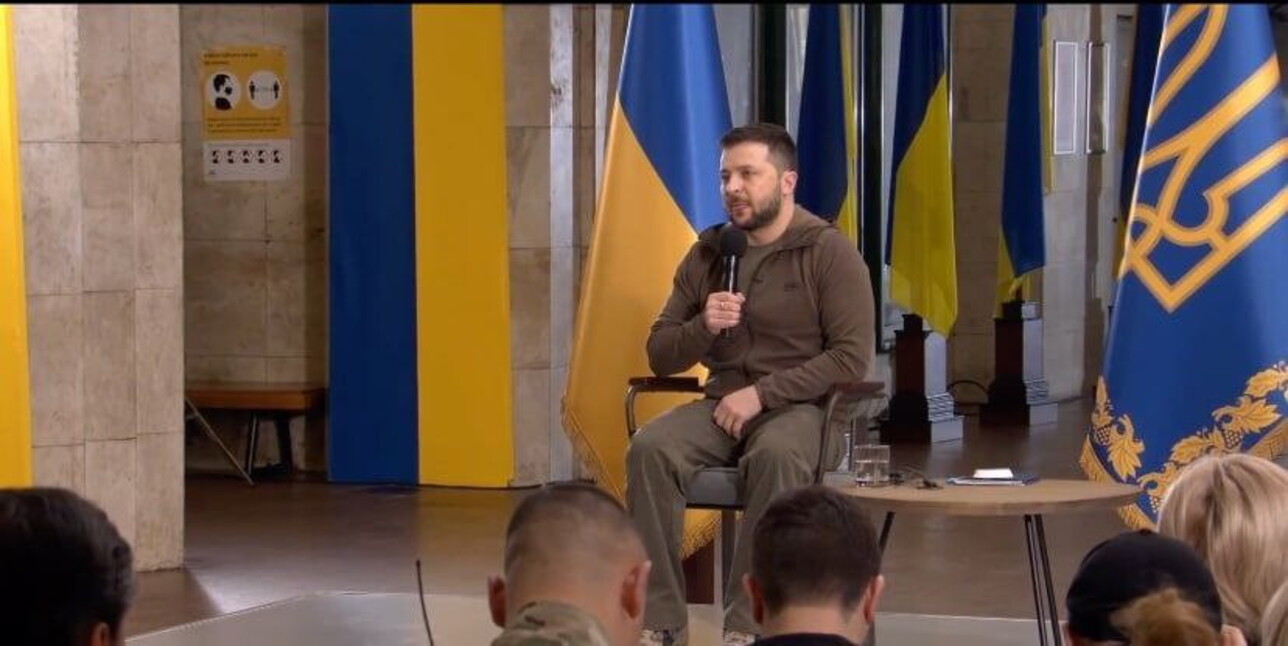 Zelensky: "Chi ci chiede di cedere territori in cambio di una illusione di pace non pensa agli ucraini" Zelensky: "Chi ci chiede di cedere territori in cambio di una illusione di pace non pensa agli ucraini"