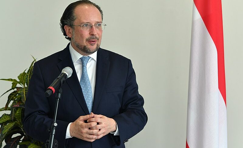 Alexander-Schallenberg L'Austria contraria all'Ucraina nell'Ue, la rabbia di Kiev: "Una delusione"