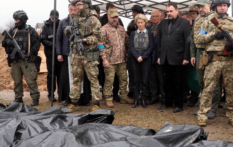 Von Der Leyen a Kiev e Bucha: "Convinta che l'Ucraina vincerà la guerra" Von Der Leyen a Kiev e Bucha: "Convinta che l'Ucraina vincerà la guerra"