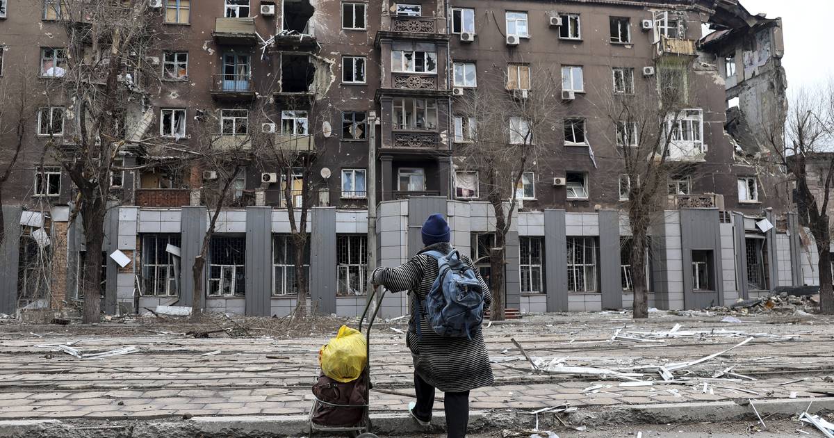 A Mariupol rifiuti e corpi in decomposizone: si teme l'epidemia di colera A Mariupol rifiuti e corpi in decomposizone: si teme l'epidemia di colera