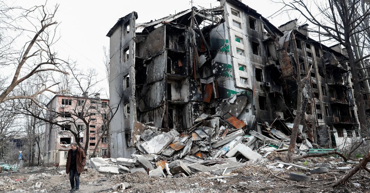 Mariupol, il sindaco accusa: "In due mesi i russi hanno ucciso il doppio di abitanti rispetto a quanto fecero i nazisti" Mariupol, il sindaco accusa: "In due mesi i russi hanno ucciso il doppio di abitanti rispetto a quanto fecero i nazisti"