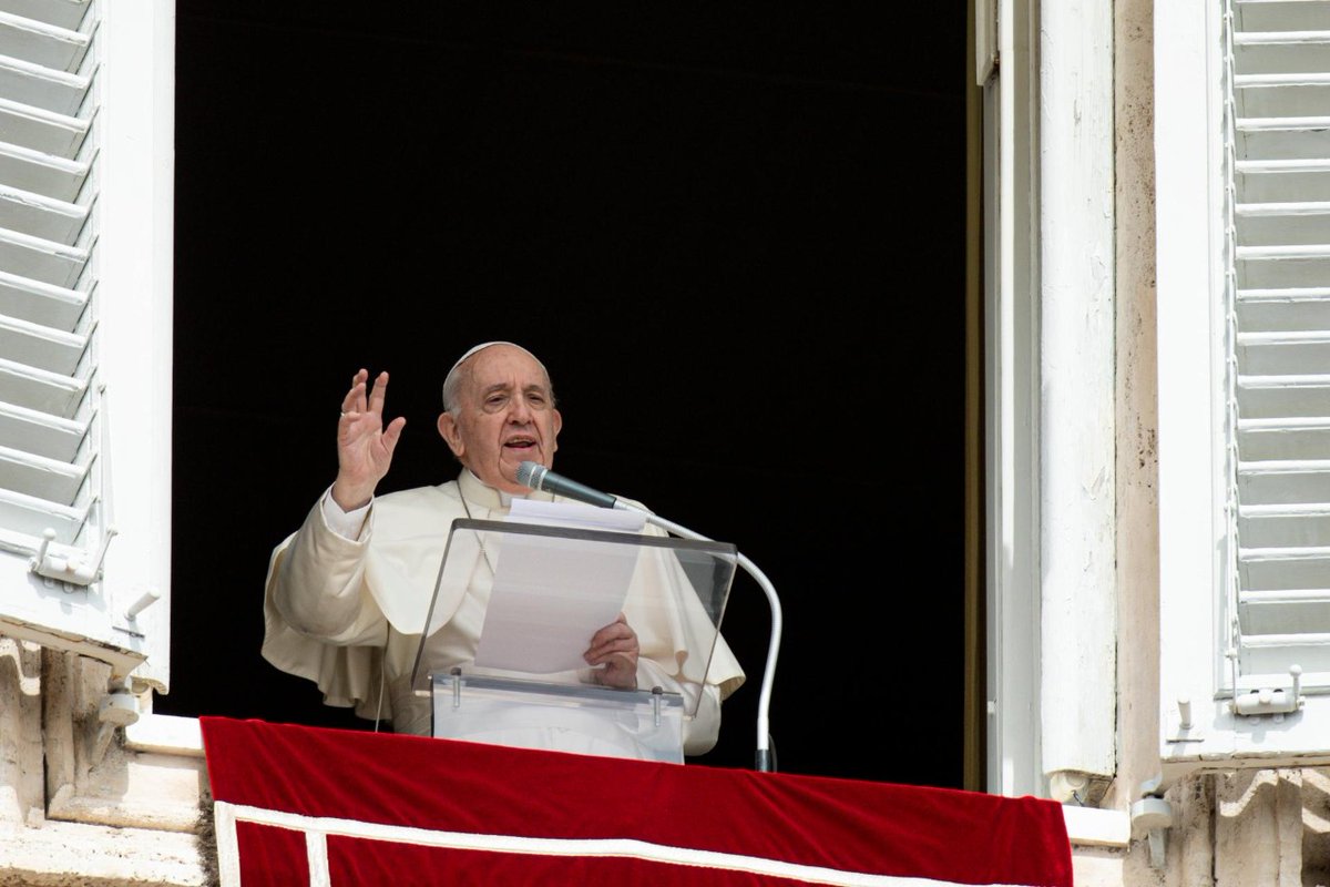 Ucraina, l'appello del Papa: "I leader politici ascoltino la gente che vuole la pace"