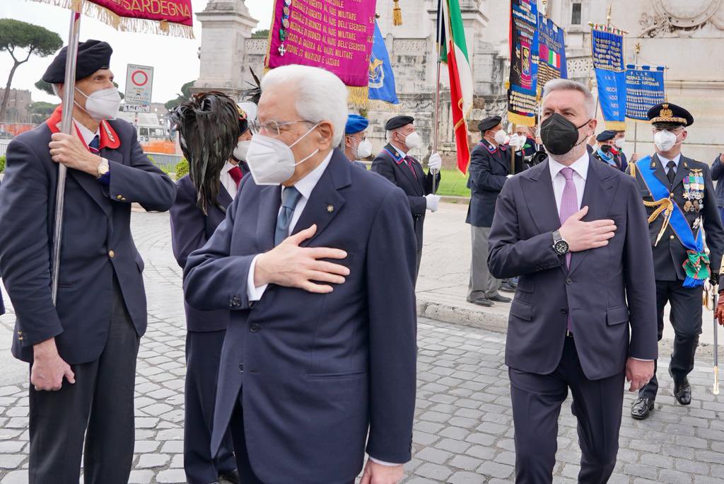 25 aprile: Mattarella omaggia la Liberazione dal nazi-fascismo all'Altare della Patria