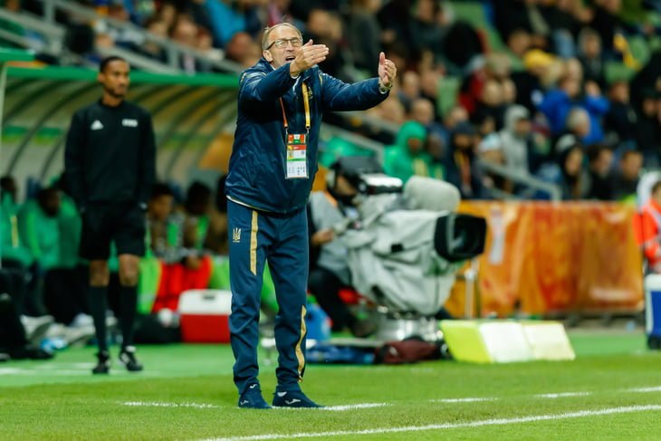 Il ct della nazionale di calcio ucraina Petrakov: "Sono rimasto a Kiev per combattere i  russi, li odio"