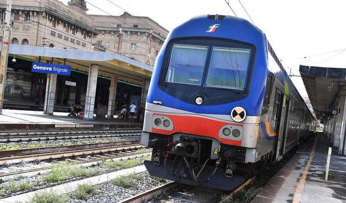 Genova, disabili costretti a scendere dal treno: i loro posti occupati da turisti italiani