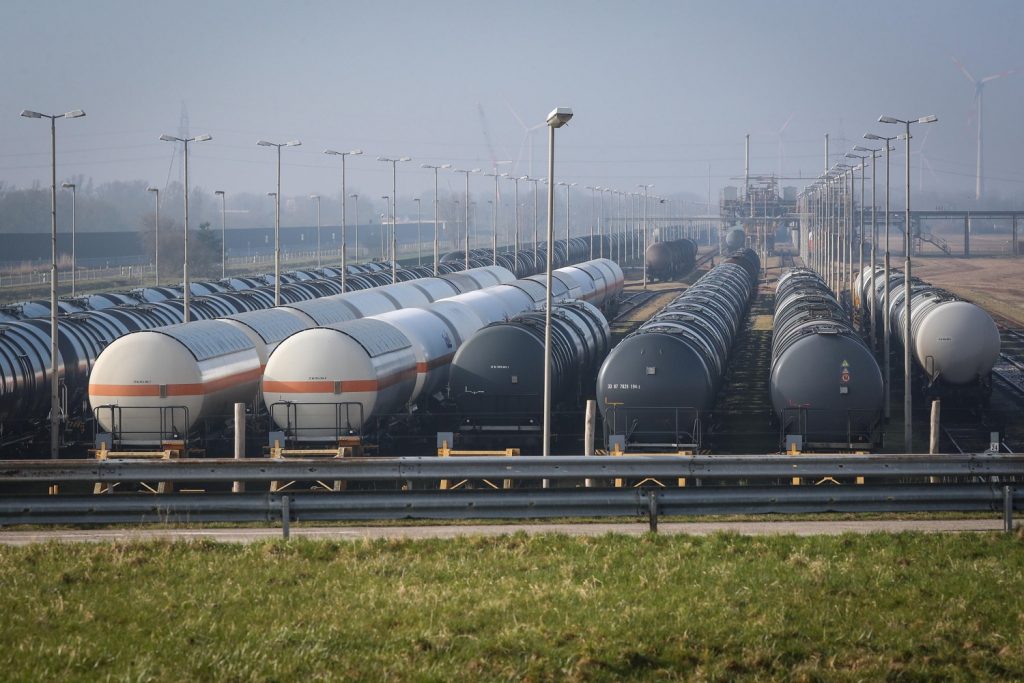 germania-petrolio-russia La Germania smetterà di importare petrolio dalla Russia entro la fine dell'anno