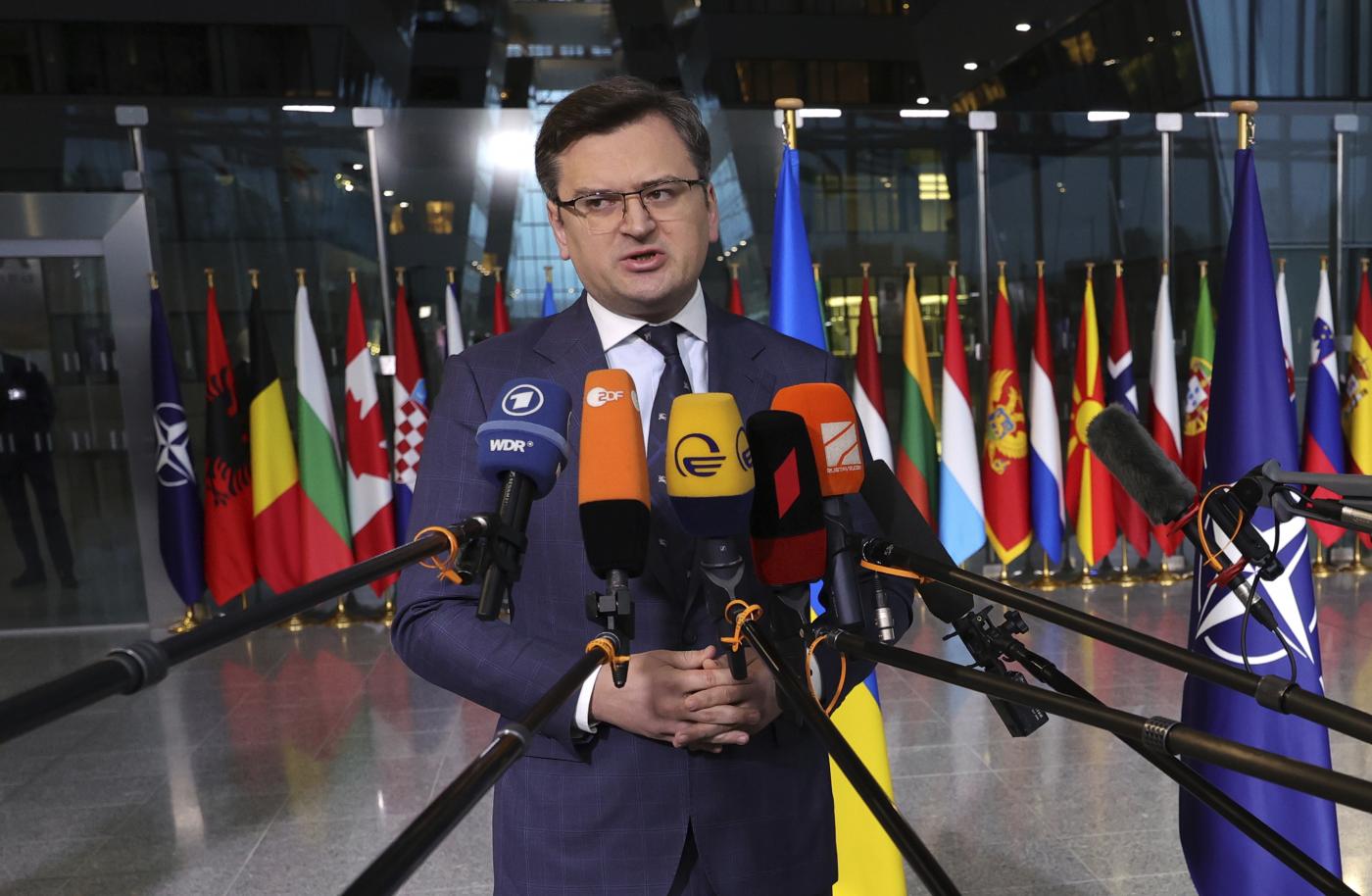kuleba-nato Ucraina, Kuleba alla Nato: "Il Donbass vi ricorderà la Seconda Guerra Mondiale"