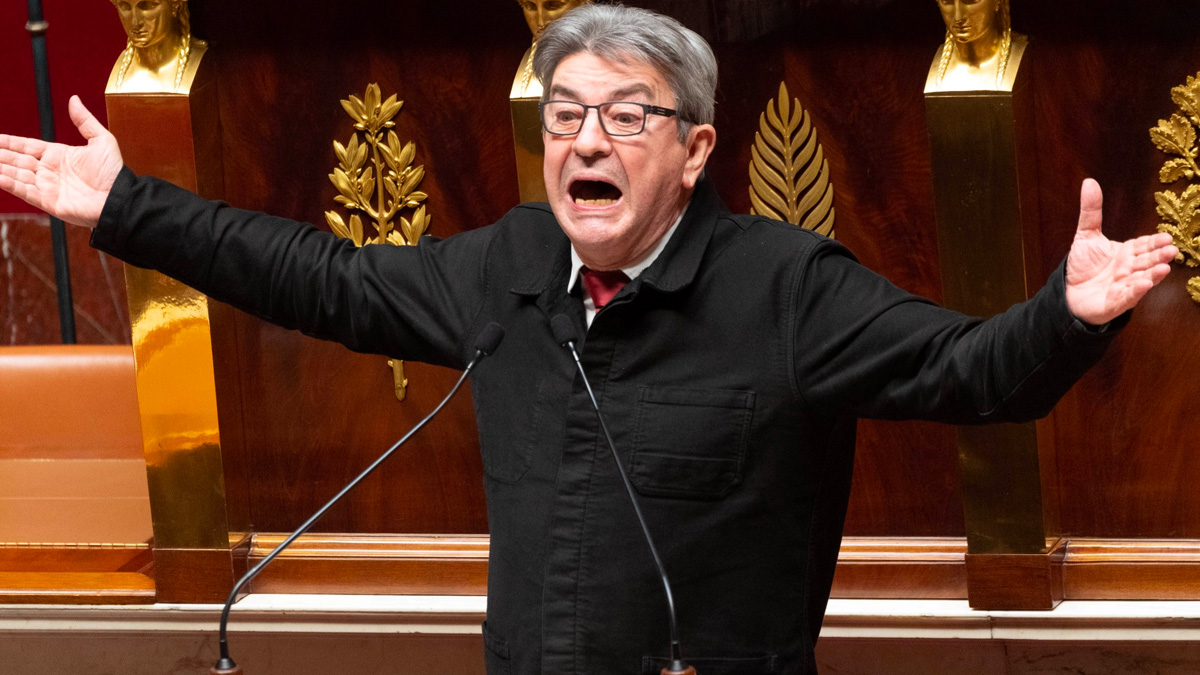 Francia, tre blocchi politici in equilibrio e scontro tra destra, centro e sinistra con Mélenchon al centro del dibattito