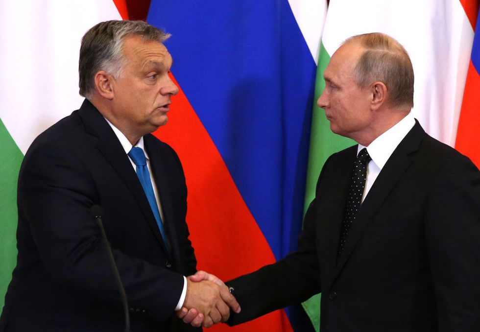 orban-putin Orban si inchina ai voleri di Putin: "Pagheremo petrolio e gas in rubli"