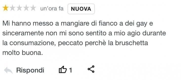 "Mi hanno messo a mangiare accanto i gay": la recensione omofoba diventa virale