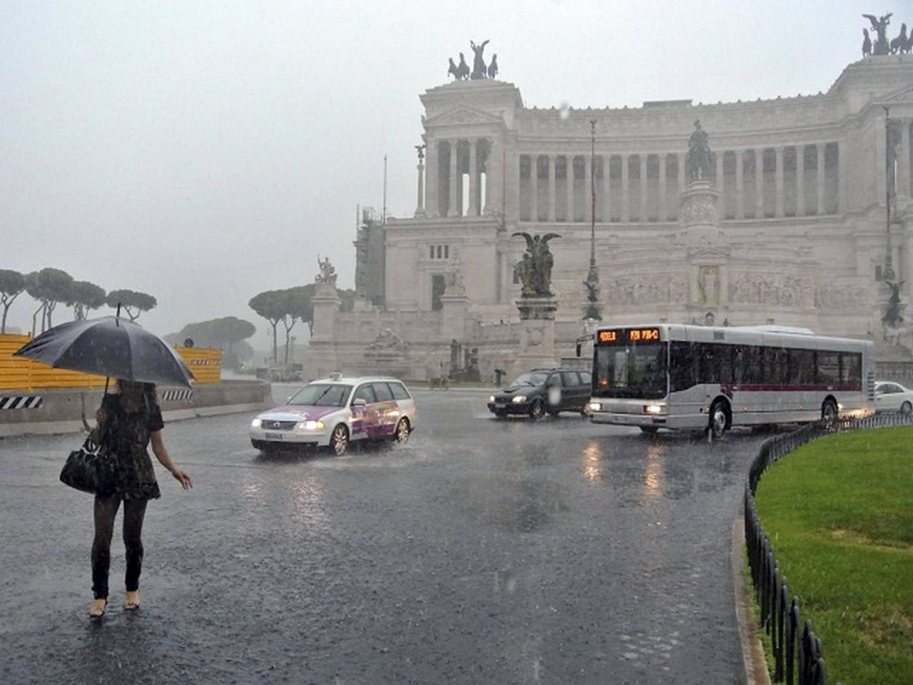 Maltempo, allerta arancione in Toscana: pioverà su tutto il Centro Nord, ma il weekend sarà diverso