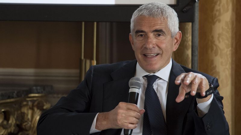 Casini contro il filo-putinismo di Berlusconi e Salvini: "Il fattore Z è un problema da risolvere se vogliono governare"