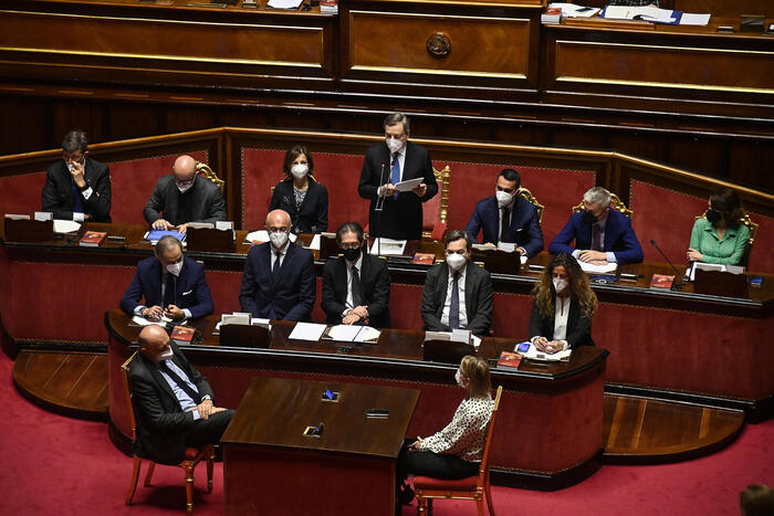 Ucraina, Draghi in Parlamento: "L'Italia è per i negoziati ma sarà Kiev a scegliere quale pace"