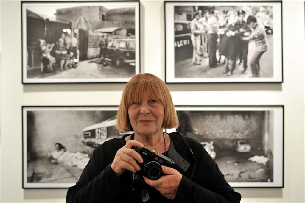 Letizia Battaglia: la poetessa civile della fotografia in cammino perenne sulle ferite dei suoi sogni