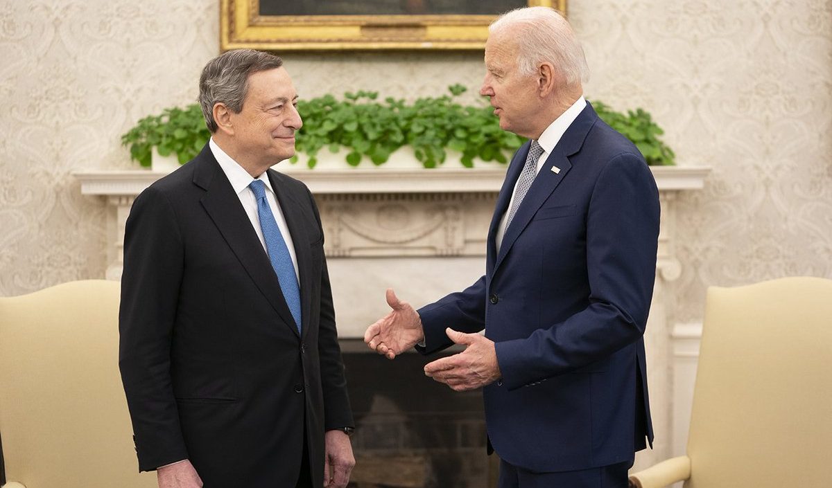 Ucraina, Draghi spinge Biden a parlare di pace: "Come possiamo arrivare al cessate il fuoco?" Ucraina, Draghi spinge Biden a parlare di pace: "Come possiamo arrivare al cessate il fuoco?"